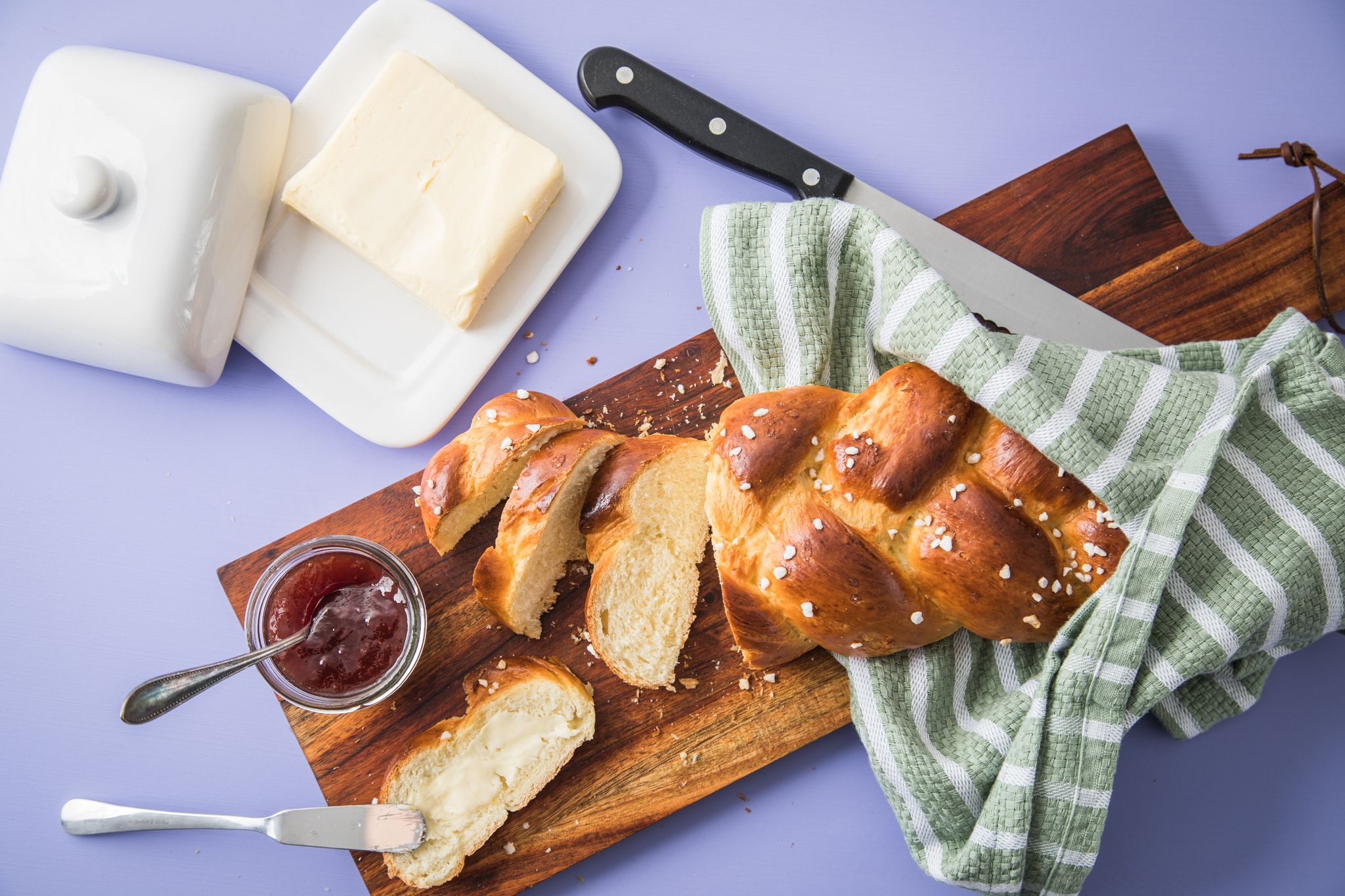 So läuft der Hase: bunter Brunch mit Hefezopf und Osterlamm