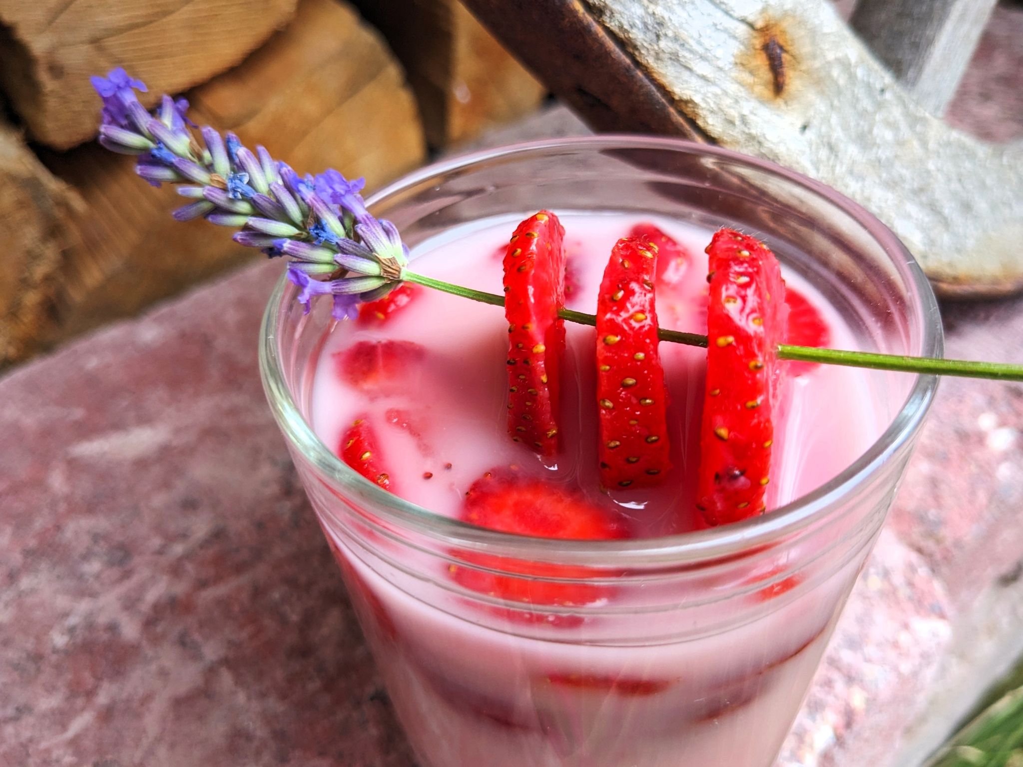 Erdbeeren mit dem Kuss der Kokosnuss